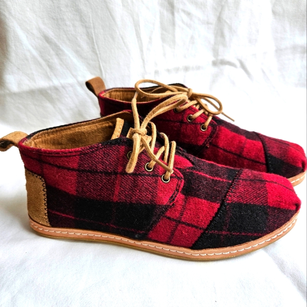 TOMS Women's Bota Style US 7W Red Plaid Felt on Leather Lace Up  Booties Shoes